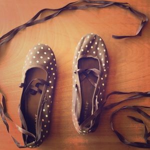 Sweet 554 polkadot ballet flats with leg ties